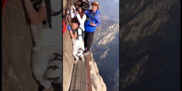 Mountain Climbing Gone Wrong #shorts Mount Huangshan #ytshorts