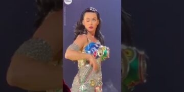 Katy Perry goes viral for mid-concert eye ‘glitch’ | USA TODAY #Shorts