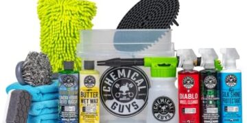 Chemical Guys HOL126 14-Piece Arsenal Builder Car Wash Kit with Foam Gun, Bucket, and (5) 16 oz Car Care Cleaning Chemicals, Gift for Car & Truck Lovers, Dads and DIYers (Works w/Garden Hose)